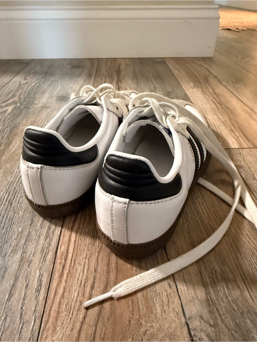 Adidas Samba Sneakers Black&White Sz 6 - Picture 3 of 3